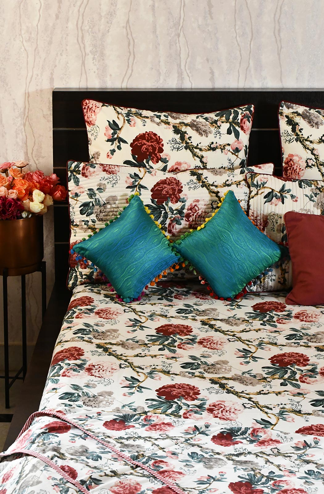 Off White Floral Block Printed Double Bedsheet & Dohar