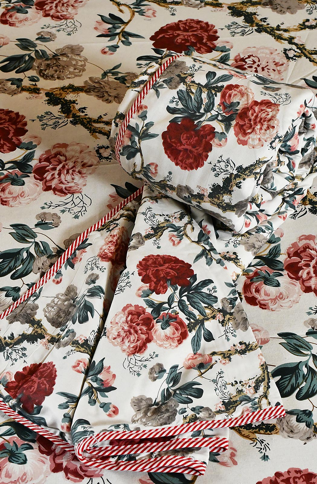 Off White Floral Block Printed Double Bedsheet & Dohar - Naksheband