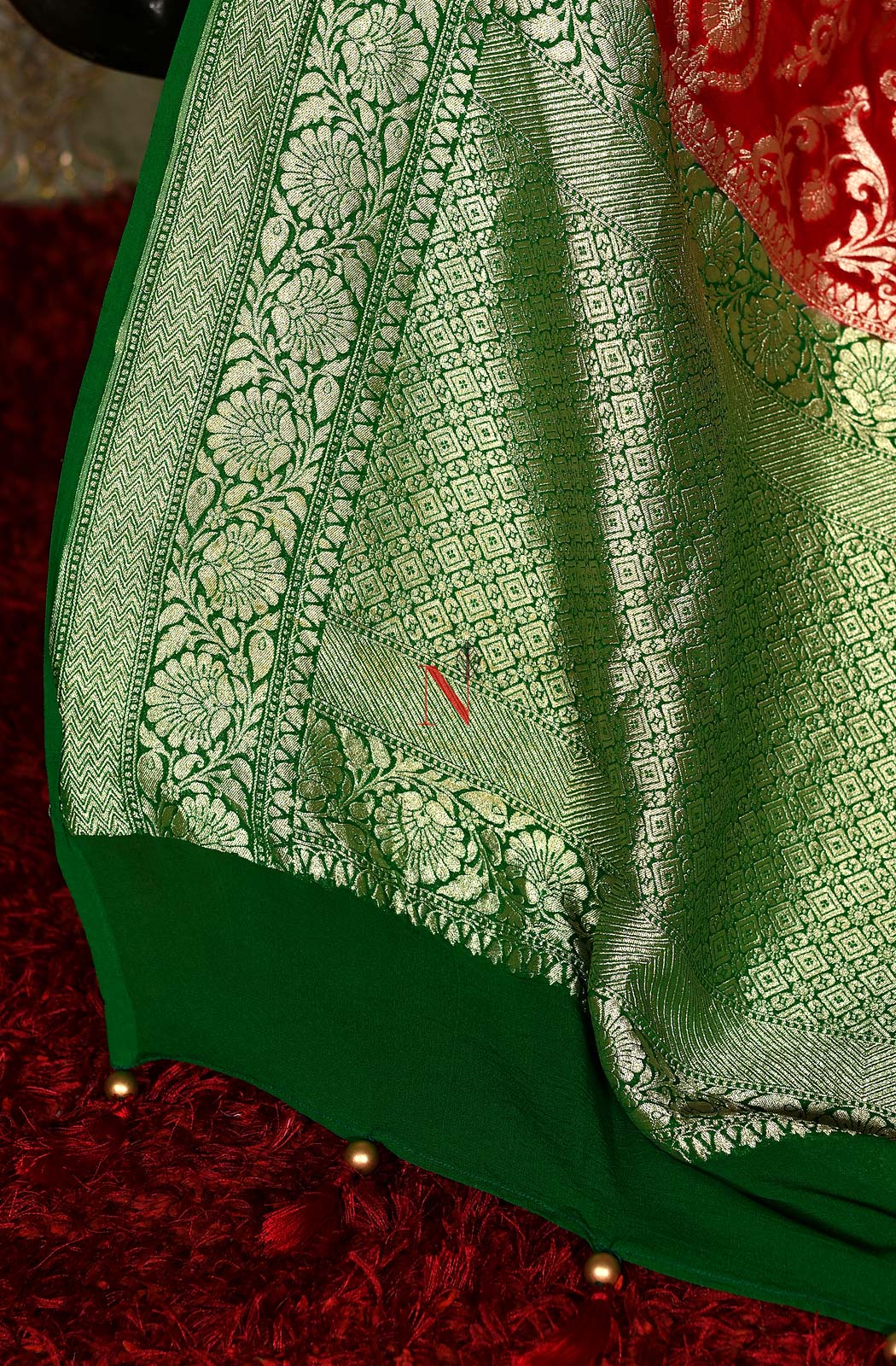 Red & Green Pure Banarasi Georgette Khaddi Dupatta - Naksheband