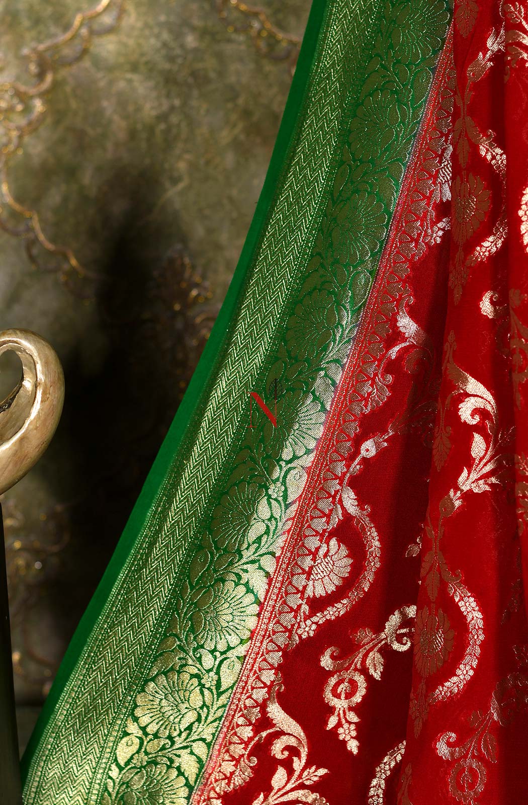 Red & Green Pure Banarasi Georgette Khaddi Dupatta