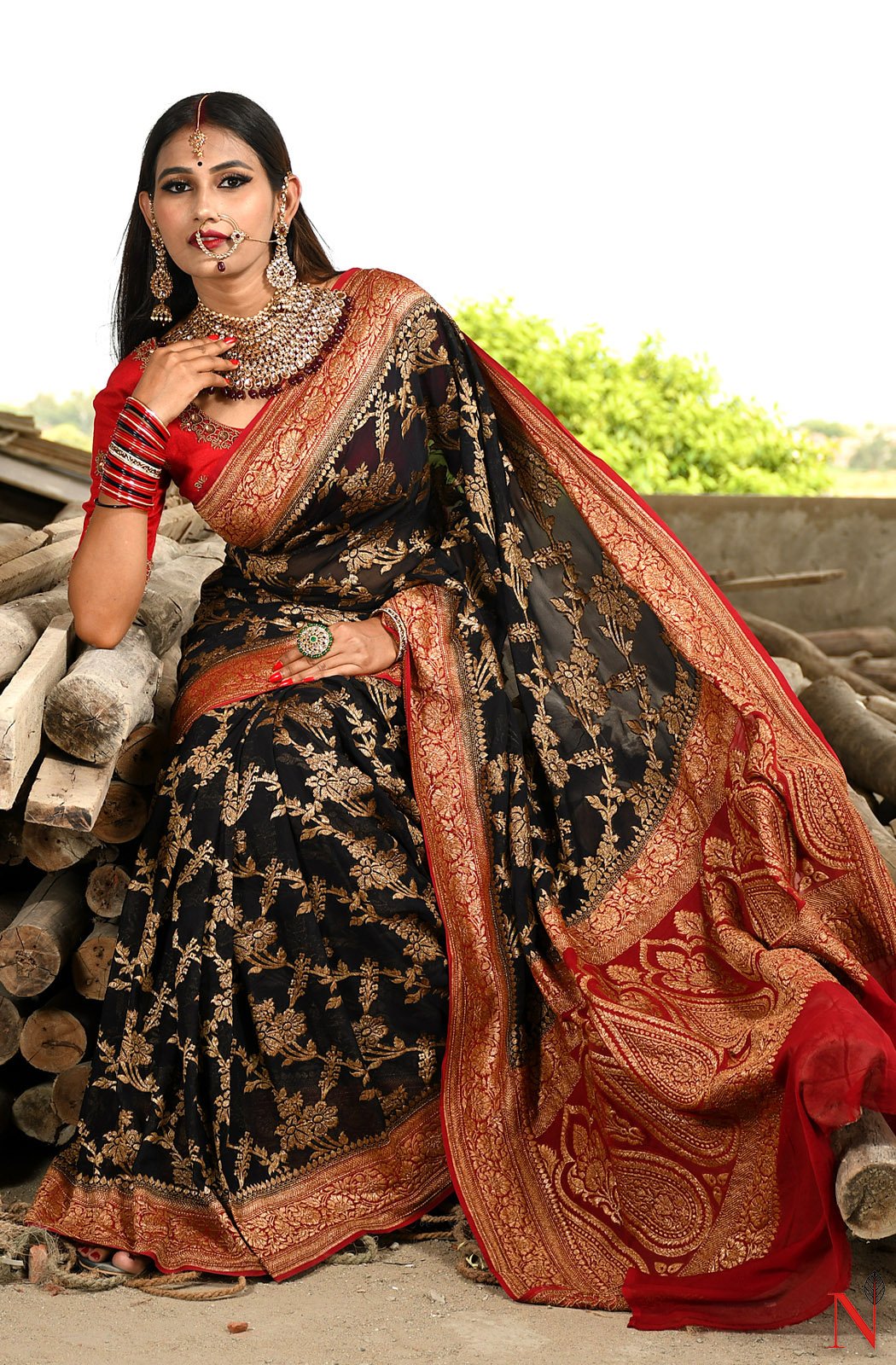 Black & Maroon Pure Banarasi Khaddi Georgette Saree - Shayamal - Naksheband