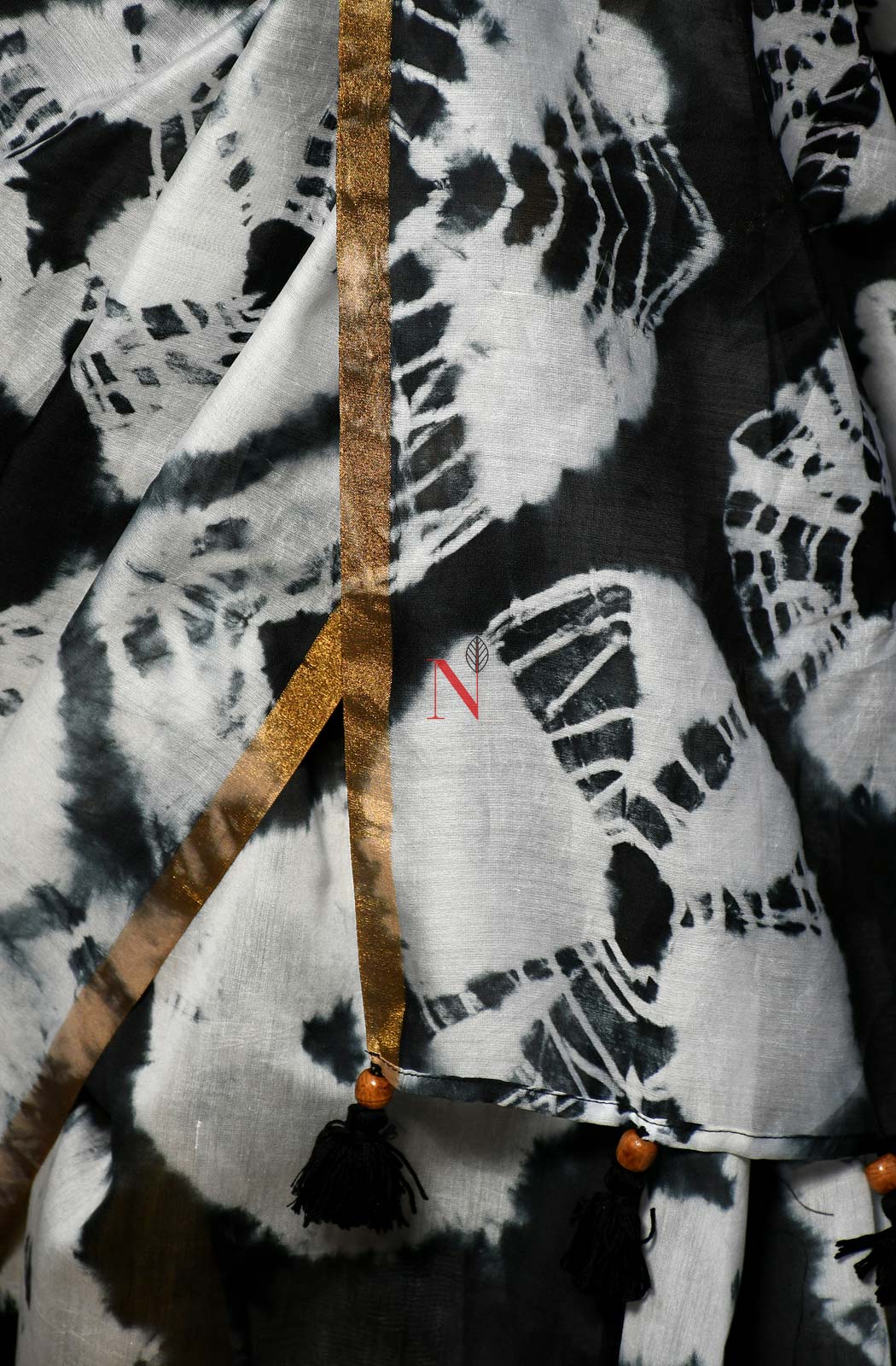 Black & White Pure Silk Chanderi Saree - Shibori - Naksheband