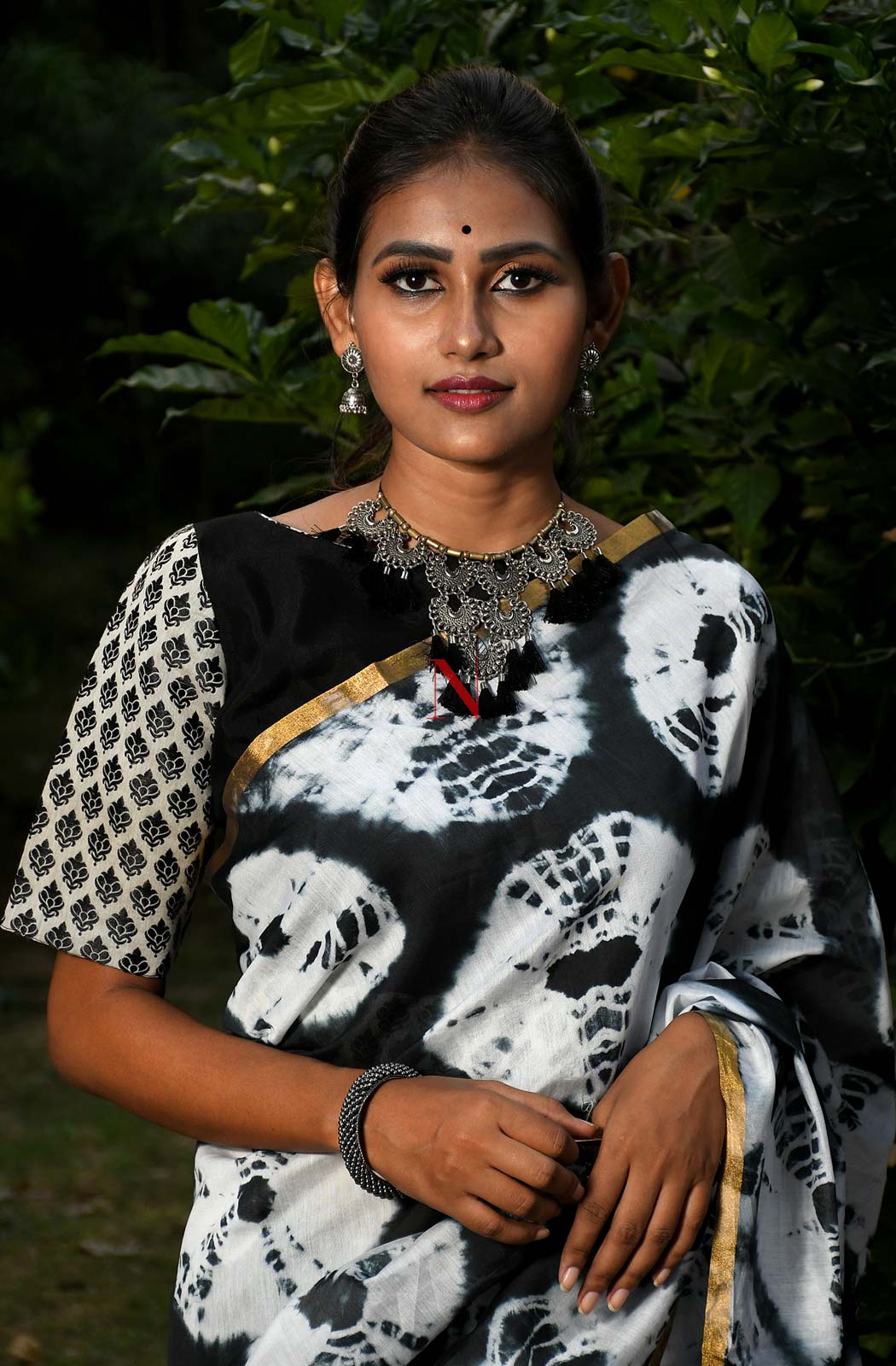 Black & White Pure Silk Chanderi Saree - Shibori - Naksheband