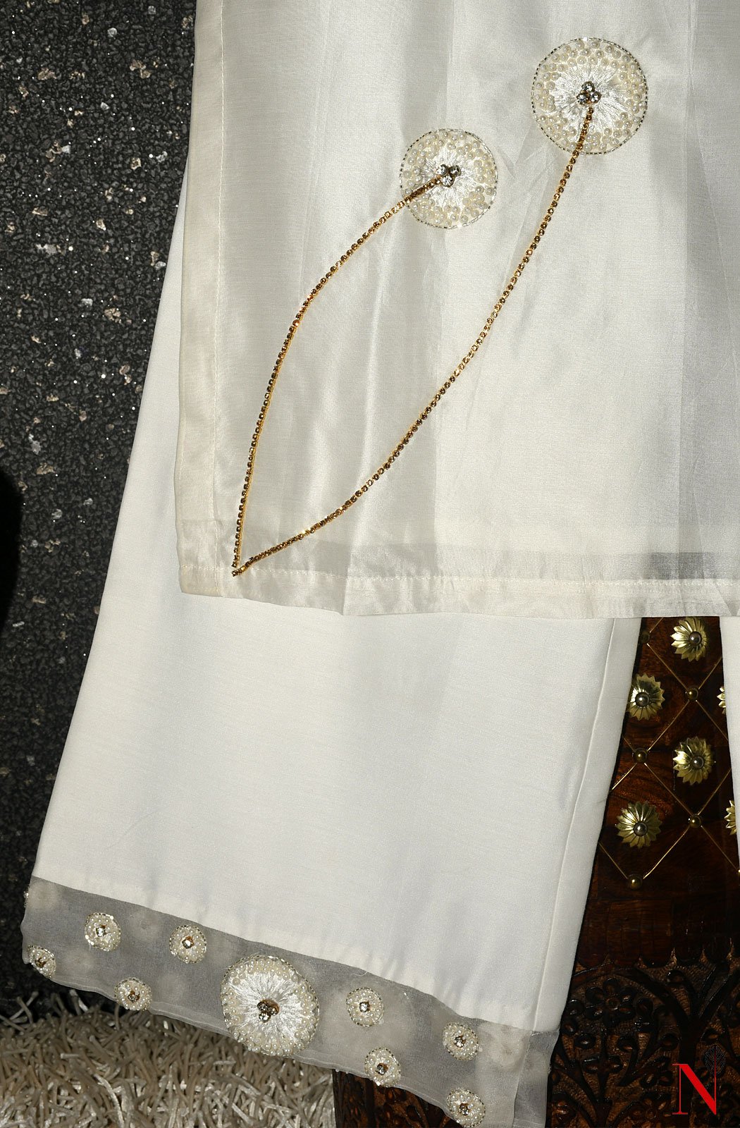 Off White Pure Silk Chanderi Hand Embroidered Suit Set - Naksheband