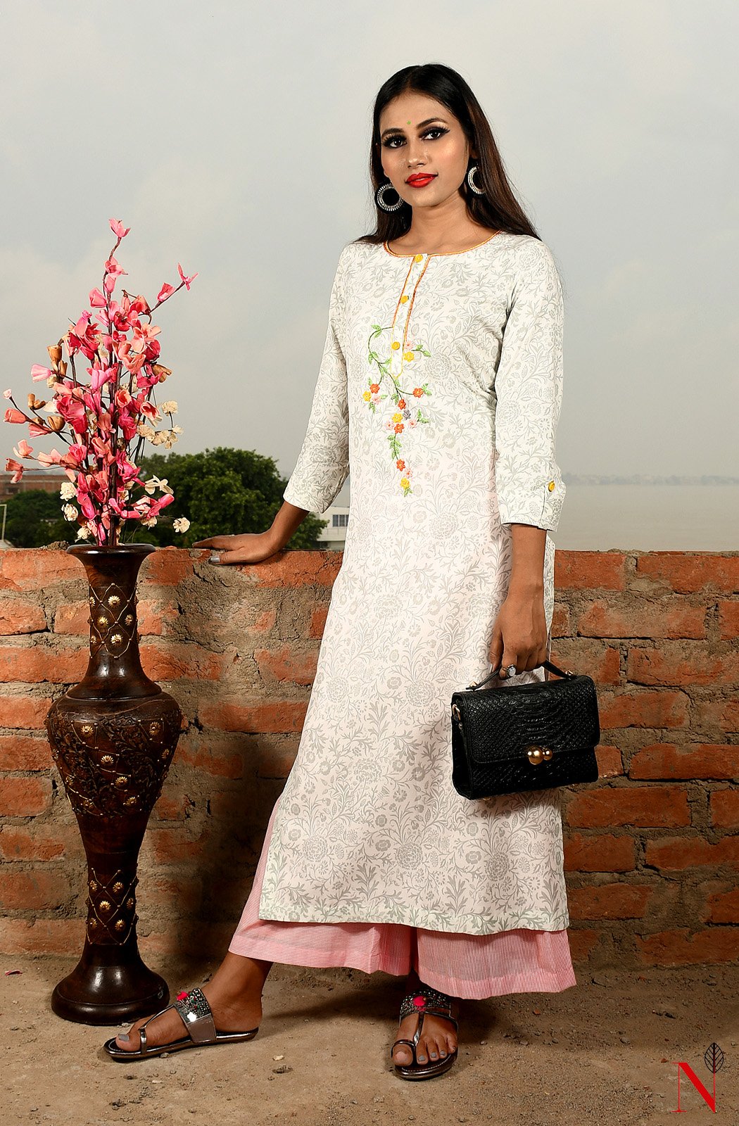 White Pure Cotton Hand Embroidered Suit Set - Naksheband