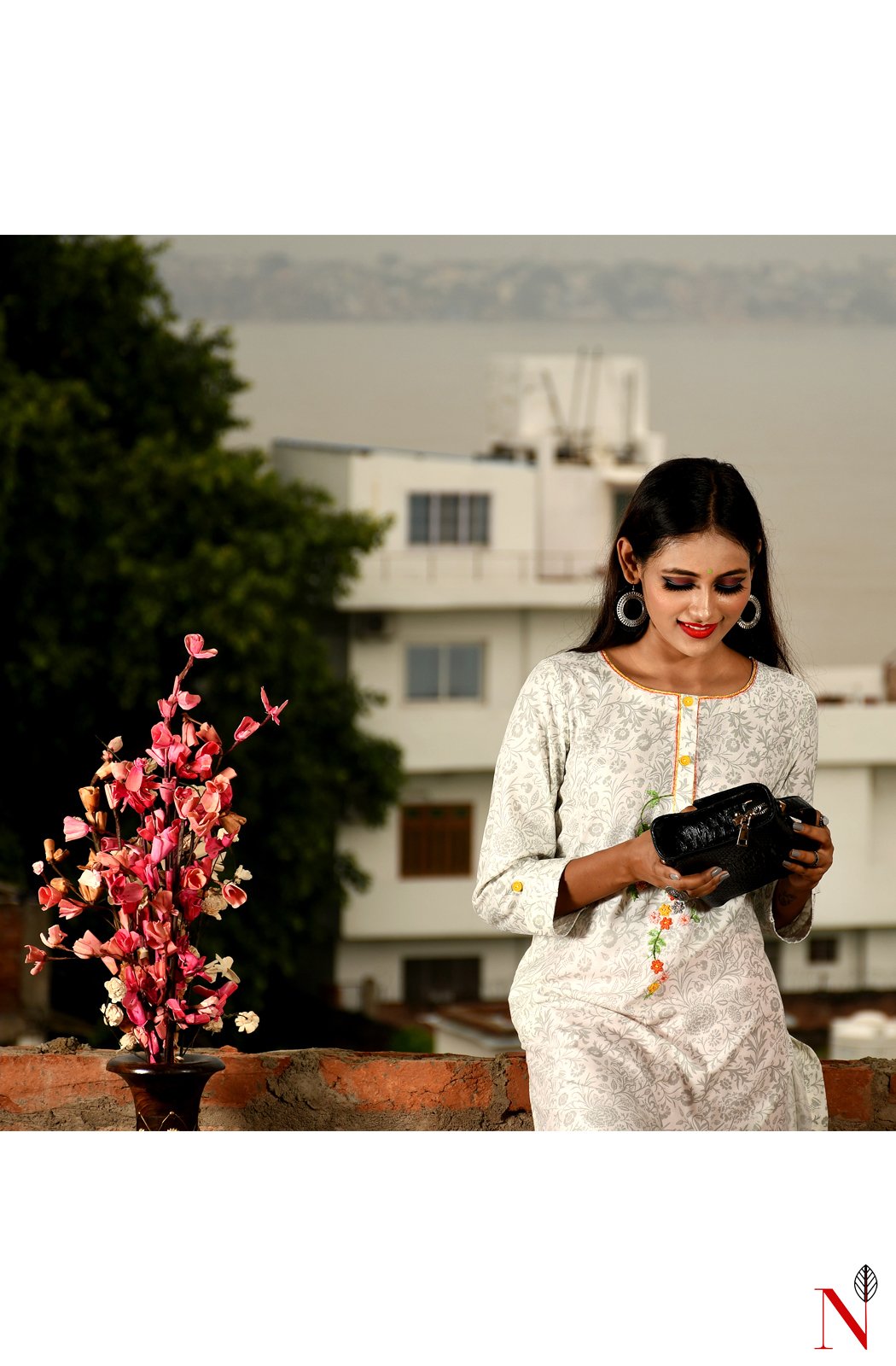 White Pure Cotton Hand Embroidered Suit Set - Naksheband