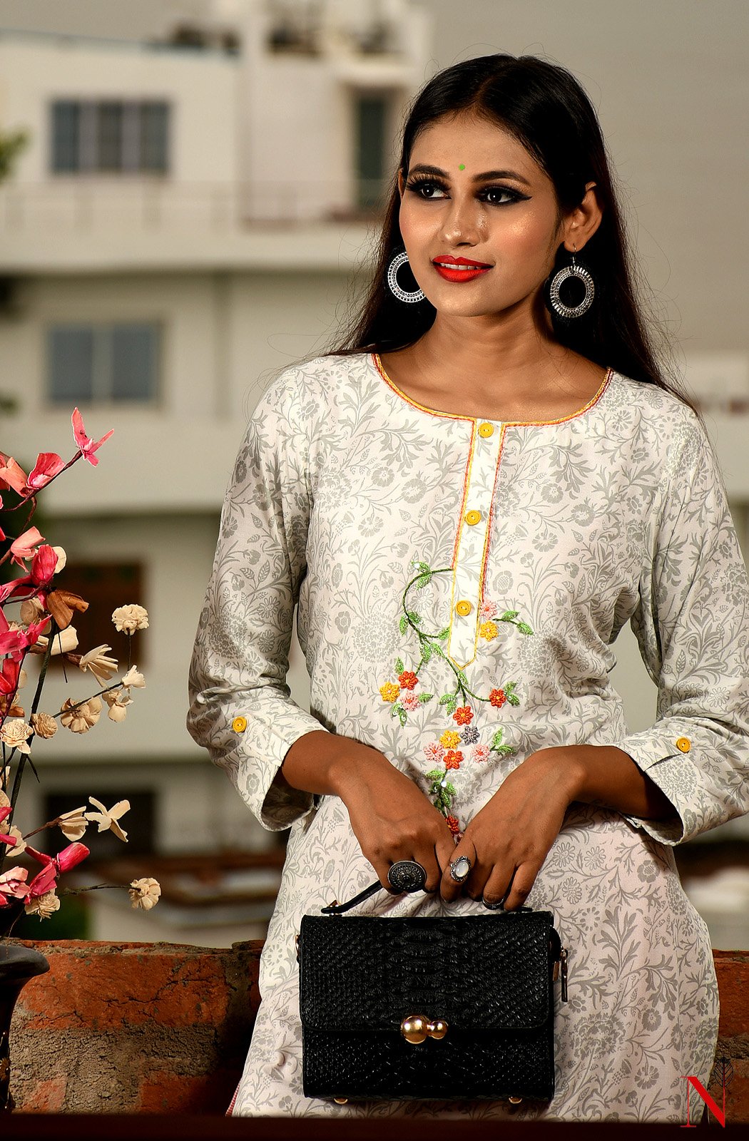 White Pure Cotton Hand Embroidered Suit Set - Naksheband