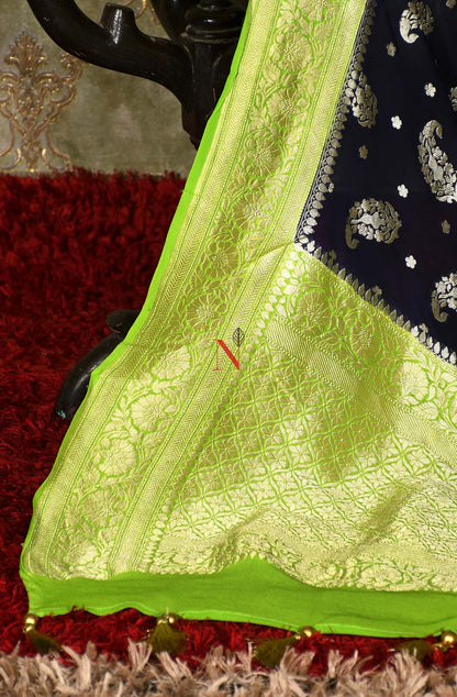 Black & Parrot Green Pure Banarasi Georgette Khaddi Dupatta