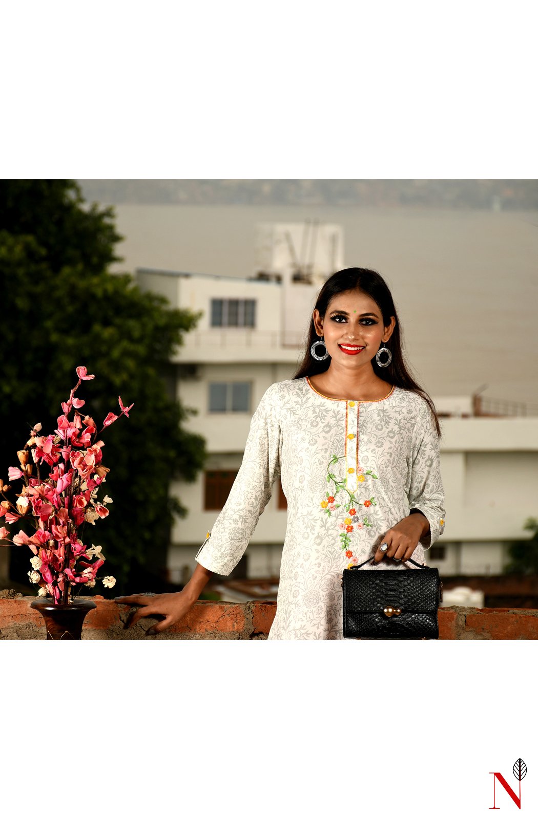 White Pure Cotton Hand Embroidered Suit Set - Naksheband