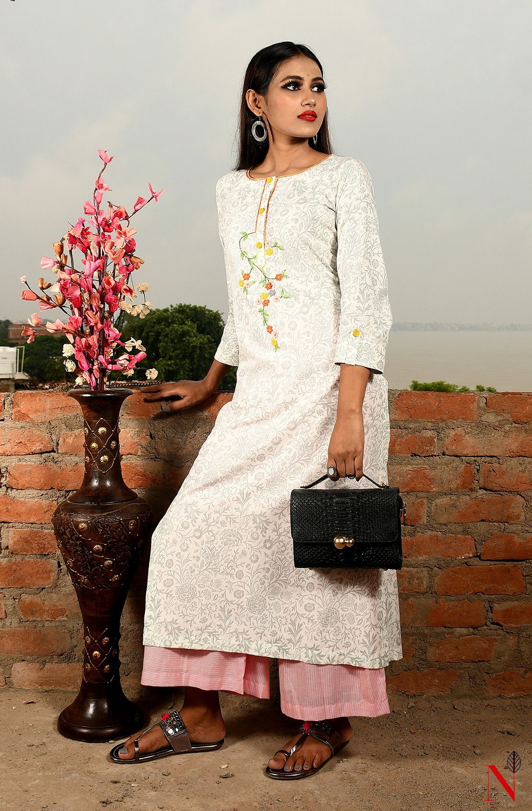 White Pure Cotton Hand Embroidered Suit Set - Naksheband