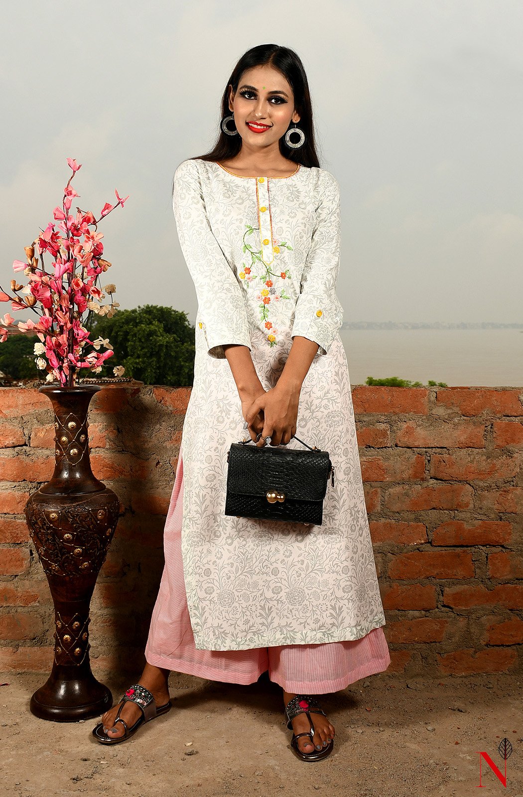 White Pure Cotton Hand Embroidered Suit Set - Naksheband