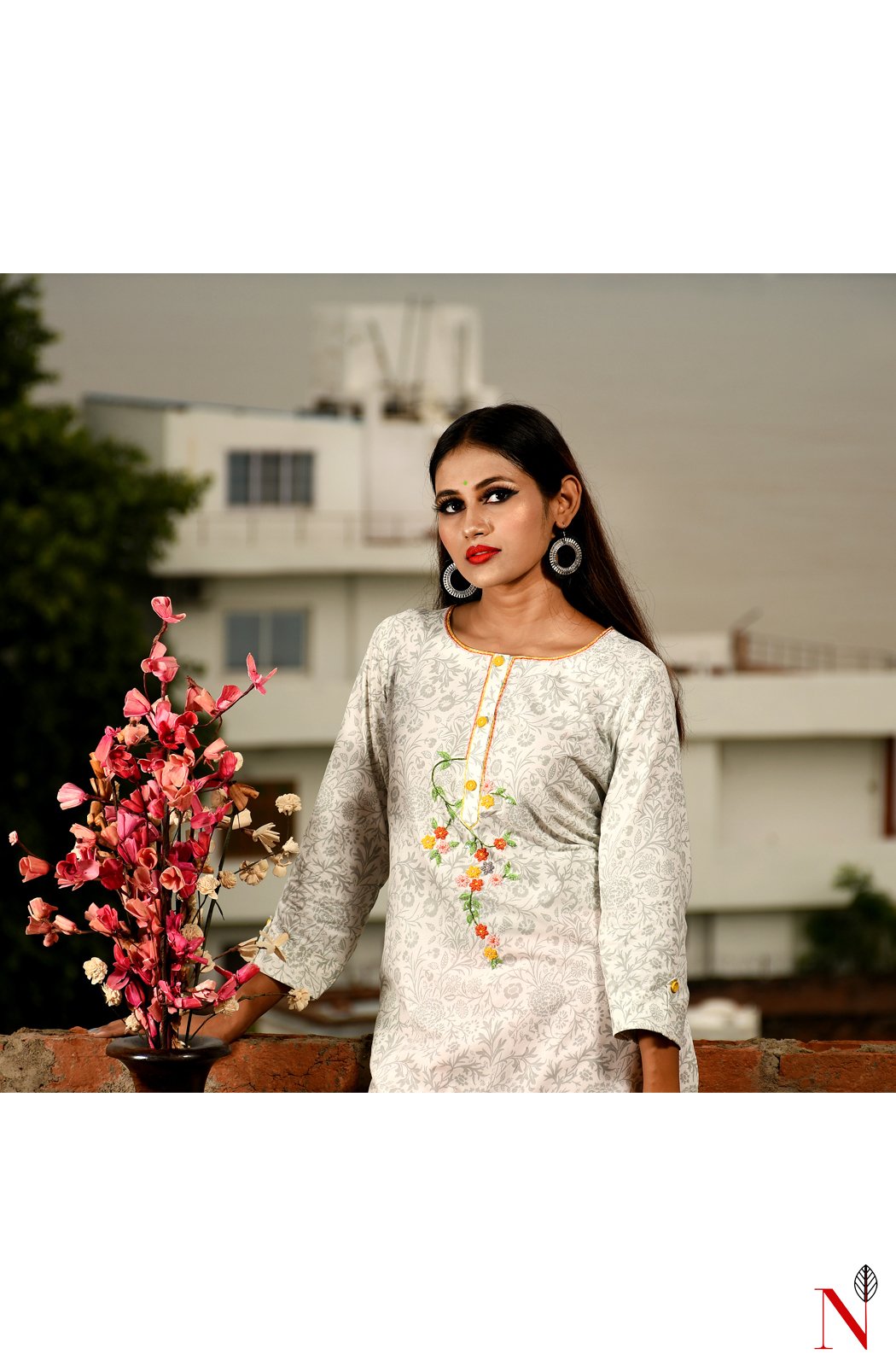 White Pure Cotton Hand Embroidered Suit Set - Naksheband