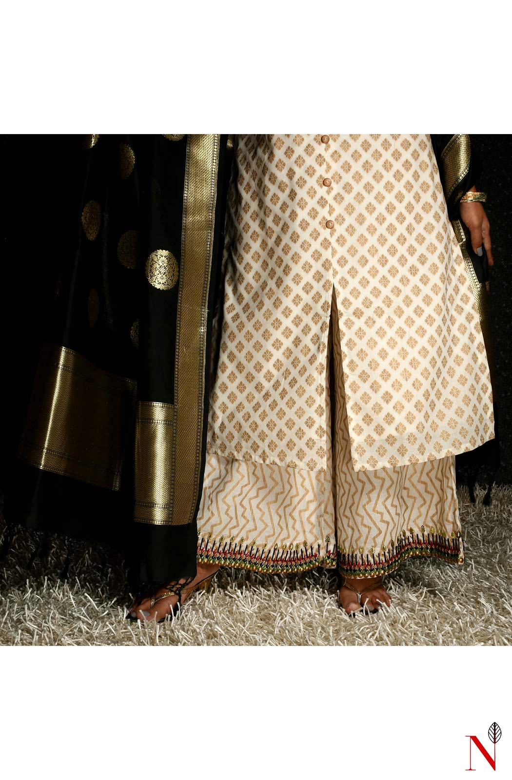 White Pure Cotton Hand Embroidered Suit Set - Naksheband