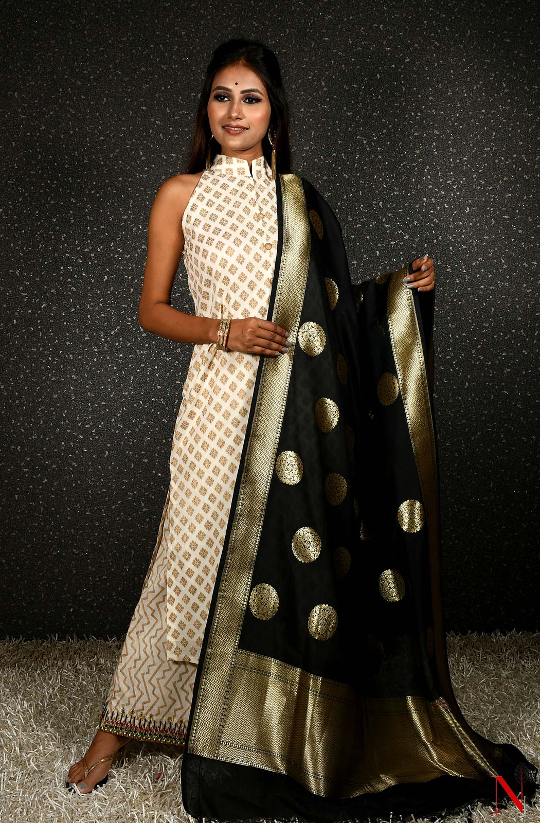 White Pure Cotton Hand Embroidered Suit Set - Naksheband